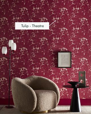 Červené tapety dokážou vytvořit silnou atmosféru, zahřejí prostor, dodají mu energii a stanou se dominantou interiéru....