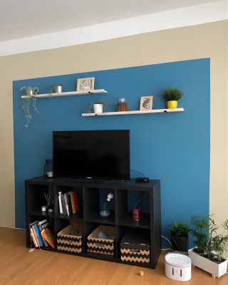 🌞 Když interiér potřebuje zahřát… Tenhle obývák prošel nenápadnou, ale zásadní proměnou. Stačilo pár tahů štětcem s...